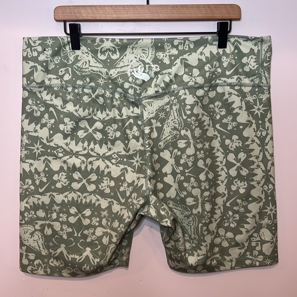 Nike One Tight Fit Biker Shorts - Picture 2 of 3